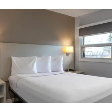 Motel 6 Cornwall, ON