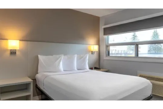 Motel 6 Cornwall, ON