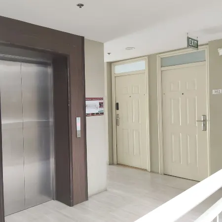 Furnished one bedroom condo near airport