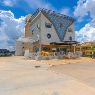 La Vyoma Villas, Westpark Hwy 6 Отели рядом с достопримечательностью «Торговый центр "Уэст-Оукс"»