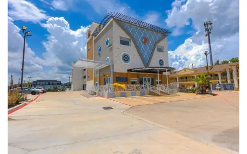 La Vyoma Villas, Westpark Hwy 6 - Inns