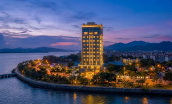 Borrman Sunshine Panorama Selected Hotel (Shanwei Ermalu Food Street)