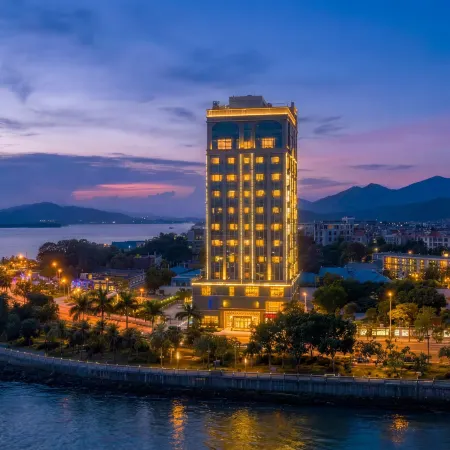 Borrman Sunshine Panorama Selected Hotel (Shanwei Ermalu Food Street)