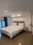 Luyin LOFT Movie Apartment (Nanchang West Station Lizhuangshan Subway Station)