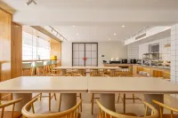 Nuanju Hotel (Fuhai Road Vanke Plaza Store)