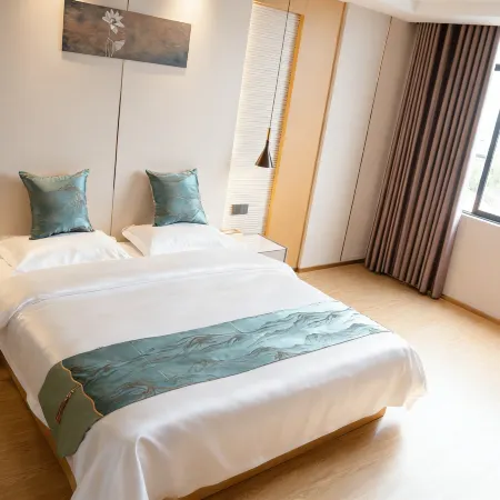 Manfeng Four Seasons Hotel (Cangwu)