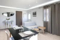 SkyFrame Apartments - Relaxing Island Escape in Skiathos - Parkering