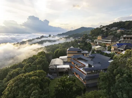 Sea of Clouds at Sun | Leisure and Holiday Courtyard - 2-Star