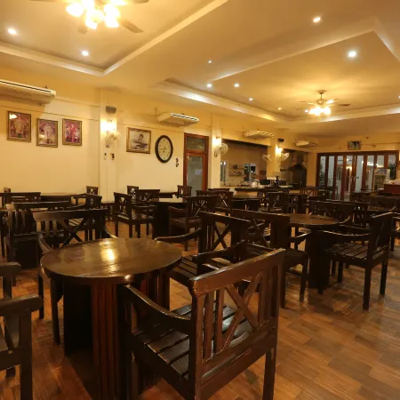 Poonnagunn hotel