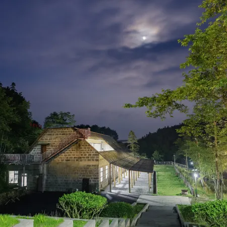 HIDDEN TRACE MOUNTAIN LODGE
