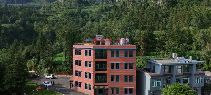 Misty Yi Lodge · Mountain Retreat Hotels in Panzhou