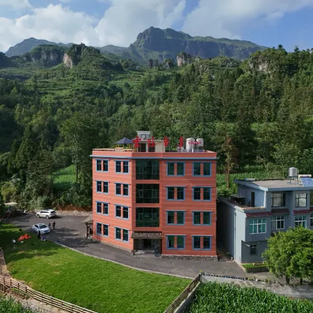 Misty Yi Lodge · Mountain Retreat