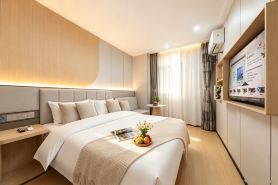 Jibai ·City Core Hotel (Xiamen Zhongshan Road Pedestrian Street Bashi)