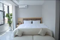 Famous Arrival Homestay (South Gate Square) - balcony