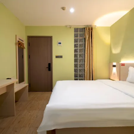 Home Inn Huayi Select Hotel (Wafangdian Railway Station)