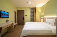 Home Inn Huayi Select Hotel (Wafangdian Railway Station) - parkir