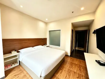 Berlin Hotel (Zigong Bus Terminal) Hotels in Zigong Vocational and Technical School/Longhu Park