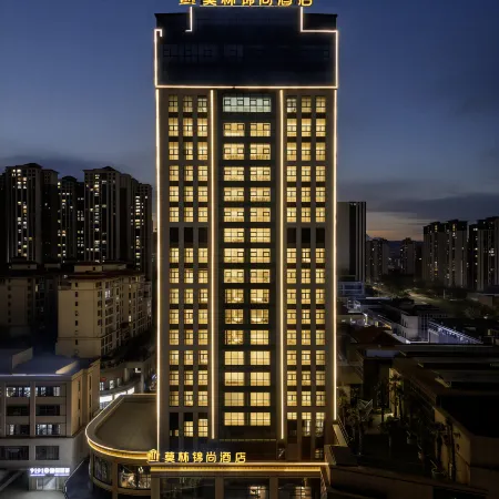 Molin Jinshang Hotel (Guanlanhu Shopping Park Branch, Zhenxiong County)
