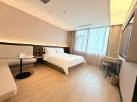 HanTing Hotel (Taiyuan Qingxu Zilin Road) - parking