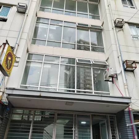 V Cloud Hills Boarding House Libertad Pasay by RedDoorz