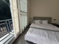 Yingfuju Homestay - parking