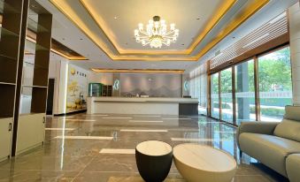 Xingshan Roman Light Luxury Hotel Apartment (High-speed Railway Station)