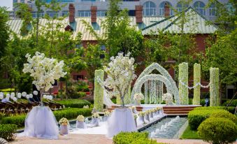 Railway 1896 Garden Hotel