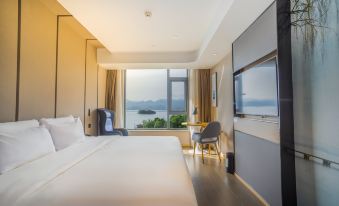 Atour Hotel Qiandao Lake Central Lake District