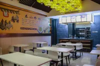 Floral Hotel·Tai'an Shengjing Hotel(Dasong Everbright City Branch) Hotels in Dongping