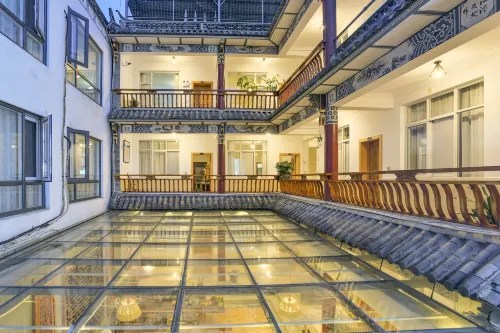 Dali Spring Four Seasons Homestay (Gucheng Nanmen Branch)