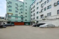 City Express Hotel - parkir
