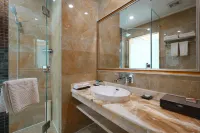 Grand Hotel (Aksu Tianbai Fashion Shopping Center)