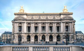 Welcoming Apartment Near the Louvre
