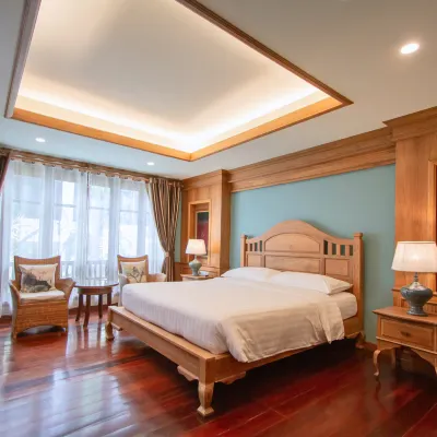 Rich Garden House Hotel Hotels near وات لوكمولي