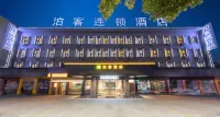 Boke Chain Hotel - parking