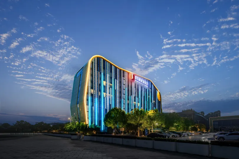 White Horse Lake Jianguo Hotel