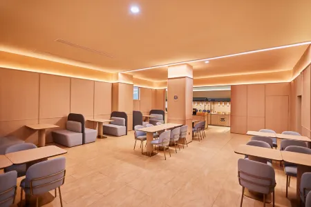 HanTing Hotel (Zhuhai Jinwan Airport) Отели рядом с достопримечательностью «Zhuhai College of Science and Technology»