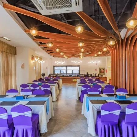 Foshan Yuefeng High-altitude Garden Panorama Hotel (Jiujiangzhen Xinji Plaza)