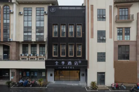JI Hotel (Shanghai Jinping Road Subway Station)