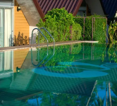 ห้องพักวิวริมสระว่ายน้ำ