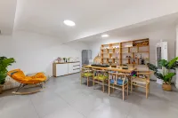 Haikou Occasional Empty Mountain Homestay (Jinniuling Park Branch) - Kitchen