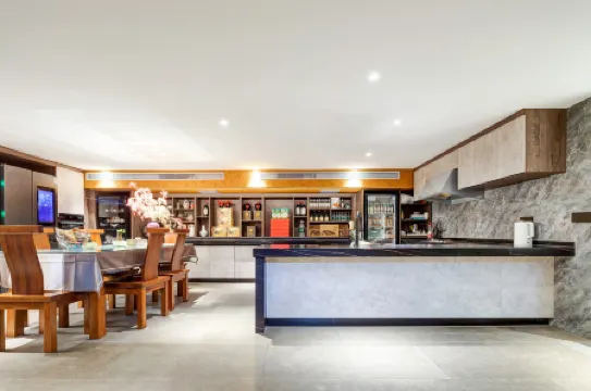 Floral Hotel·Xingmao hotel (Huayan Temple Store in Datong Ancient City Wall)