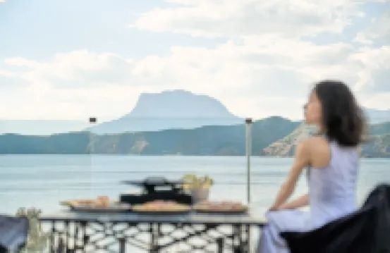 Lugu Lake Front Lake·Yueyao Lakeview Resort Hotel