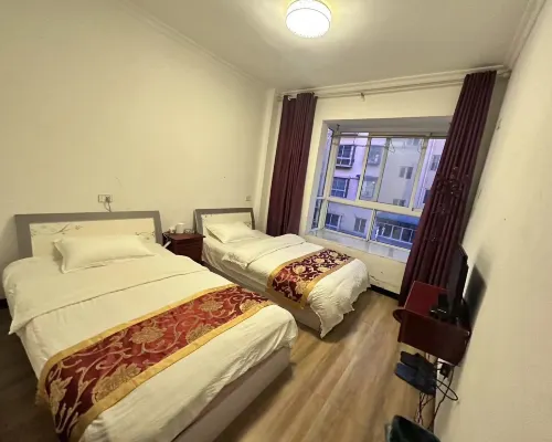 Yingchun Hotel Hotel di Nayong County