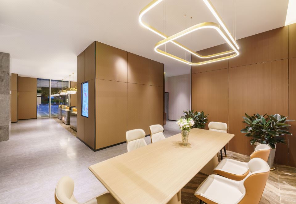 홈 인 플러스 호텔 (다롄공항 )