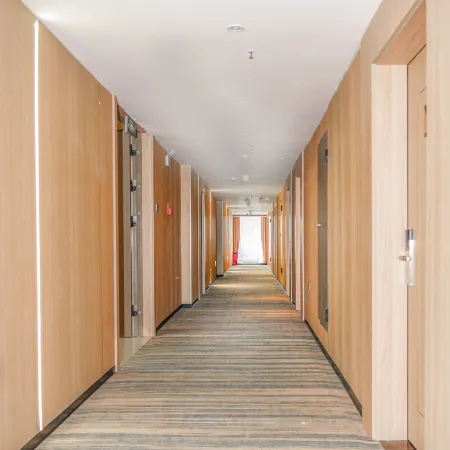 Urumqi Xixing Hotel (International Bazaar Branch)