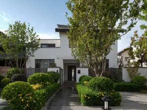 Lijiang Yulong Snow Mountain Hot Spring Hotel