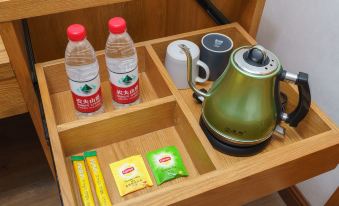 Elong Wanguo Hotel (Dalian Jinma Road Light Rail Station Store)