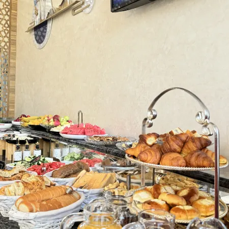 Garnet Mir Hotel