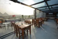 Pyramid Front Hotel